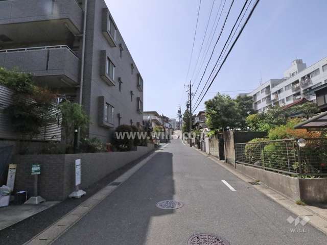 敷地北側の前面道路（東側から）