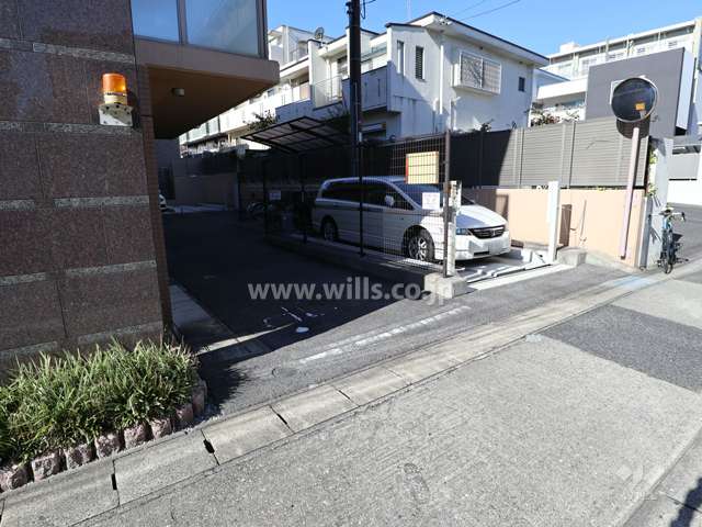 駐車場出入り口