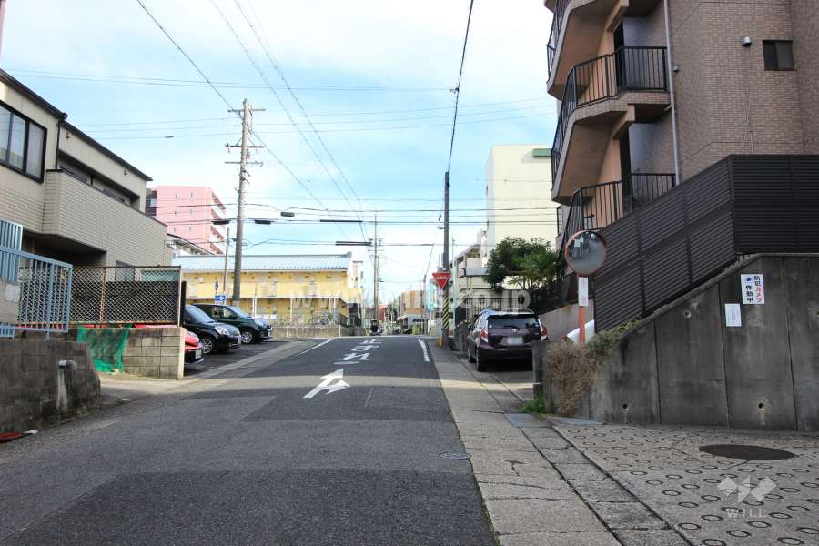 敷地北側の前面道路