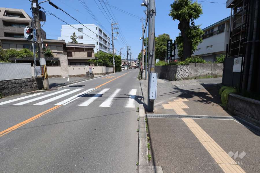 敷地西側の前面道路。豊中駅や国道176号線、中央環状線にアクセスできます。