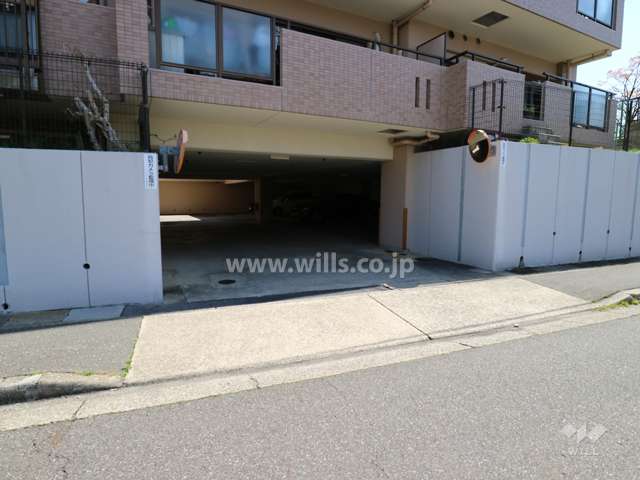 駐車場出入り口