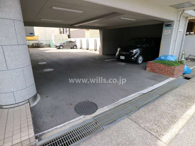 駐車場出入り口