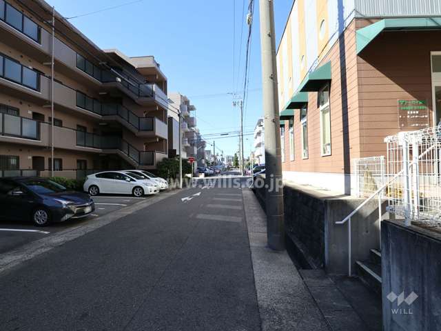 敷地北側の前面道路