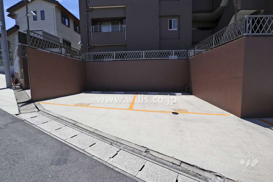 敷地内駐車場（屋外平面式）