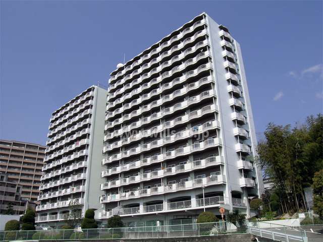 千里ロイヤルマンションの外観（南東側から）