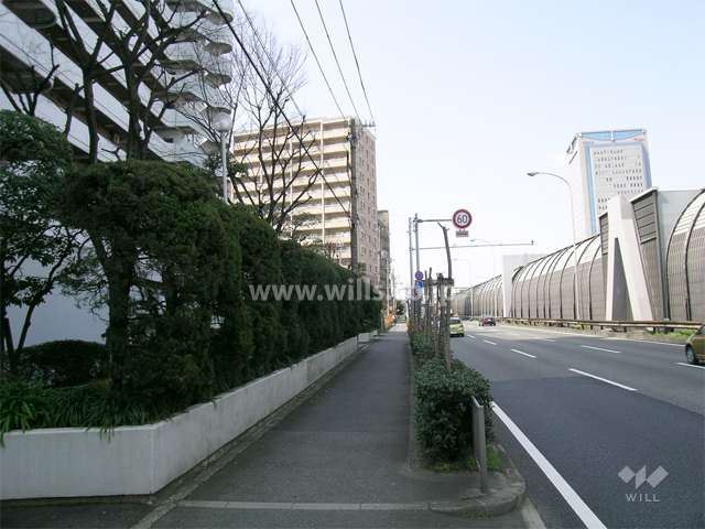 敷地の北側には中央環状線が走っています。