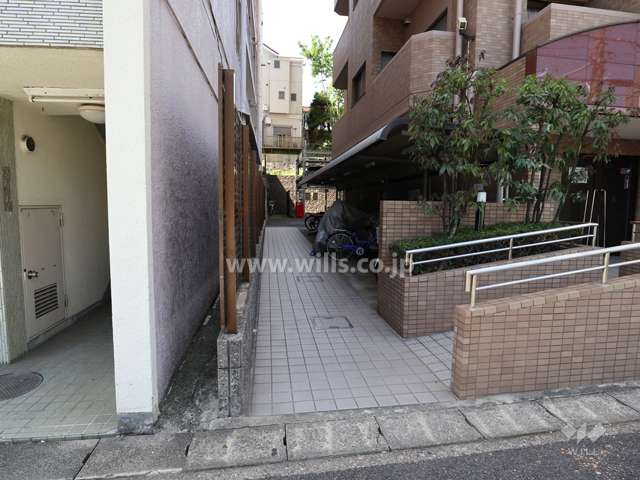 駐輪場出入り口