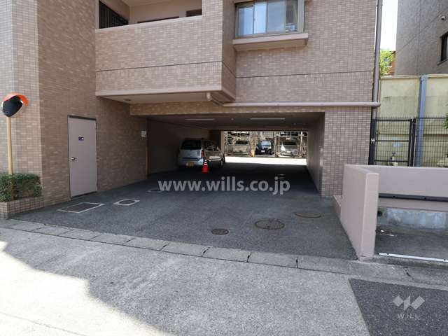 駐車場出入り口