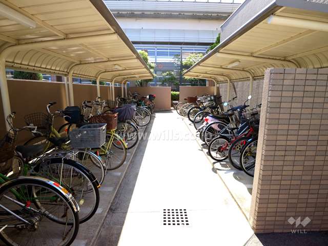 敷地東部分にある駐輪場
