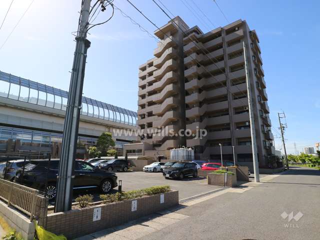 フレストスクエア名東神里の外観（北西側から）