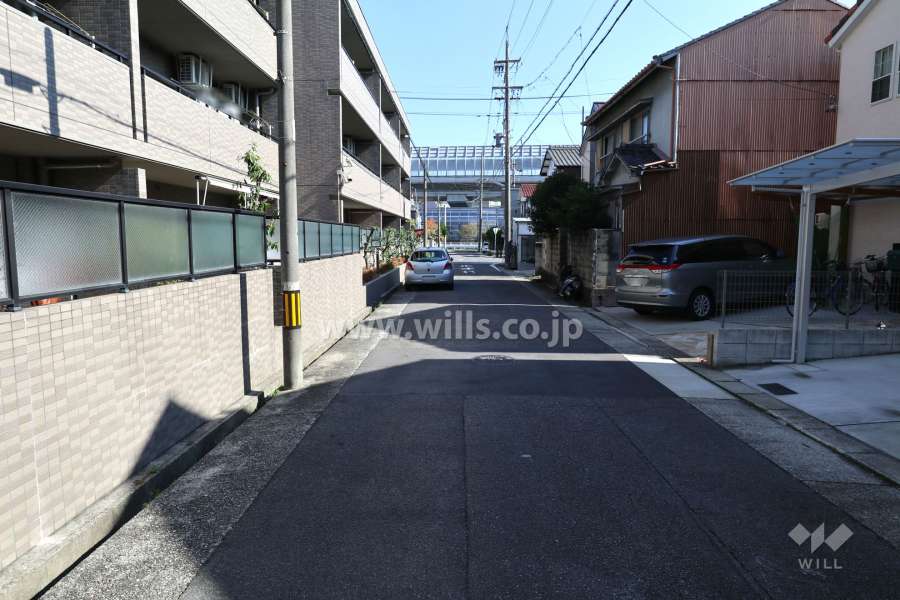 敷地南側の前面道路