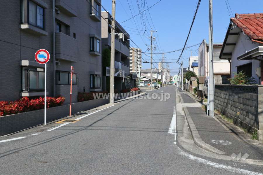 敷地東側の前面道路