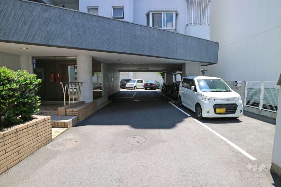 駐車場出入り口