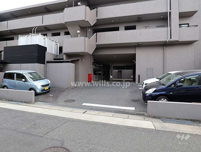 駐車場の出入り口