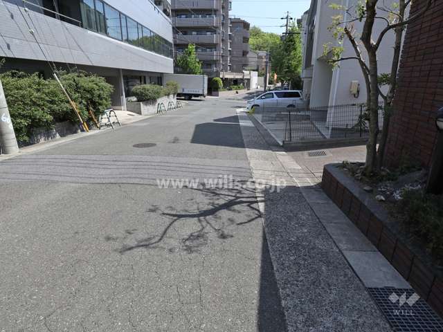 敷地北西側の前面道路