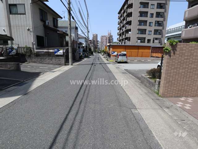 敷地南側の前面道路