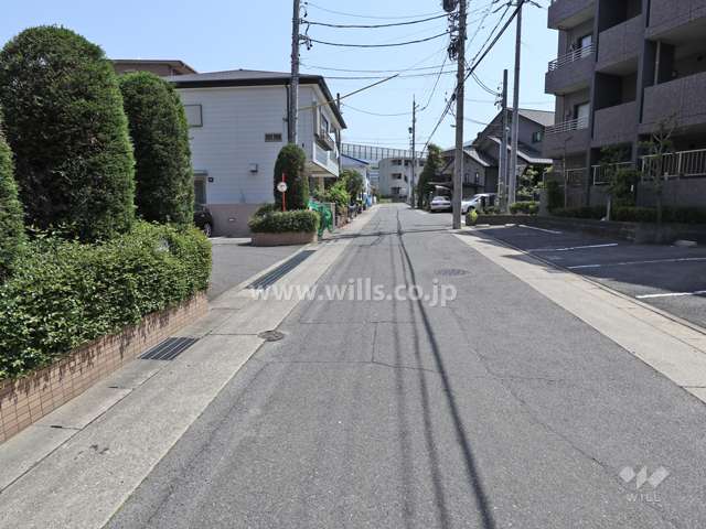 敷地南側の前面道路