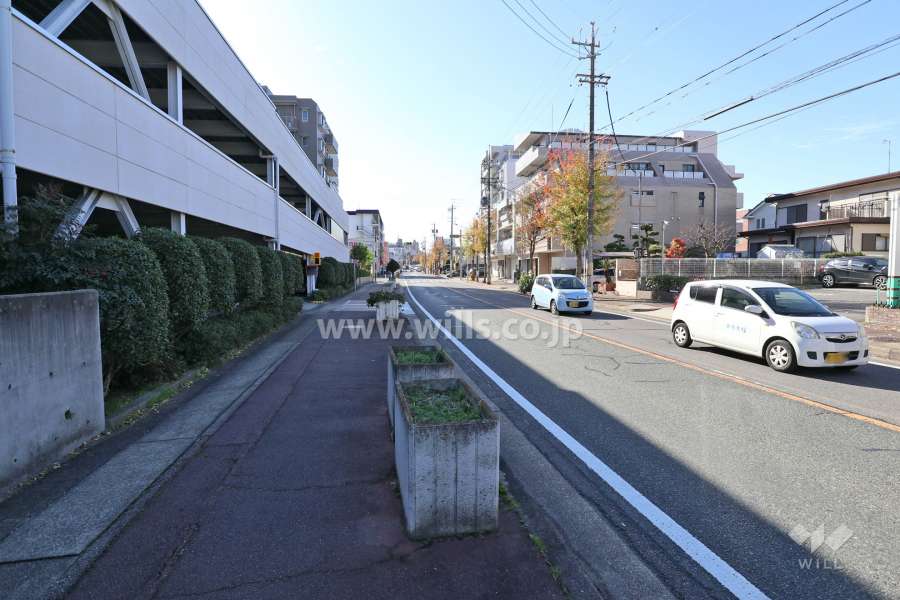敷地北側の前面道路