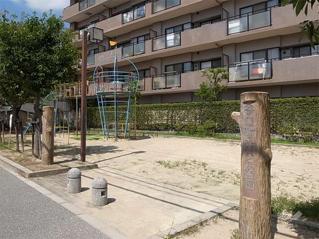 敷地南側に隣接して『谷口町第二公園』があります。