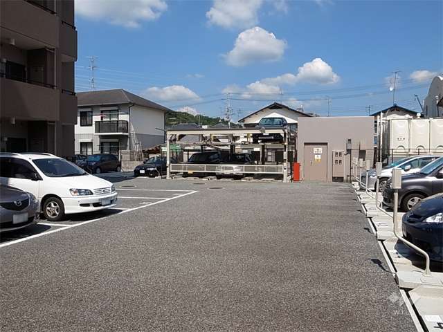 敷地内駐車場（平面式と機械式とがあります）