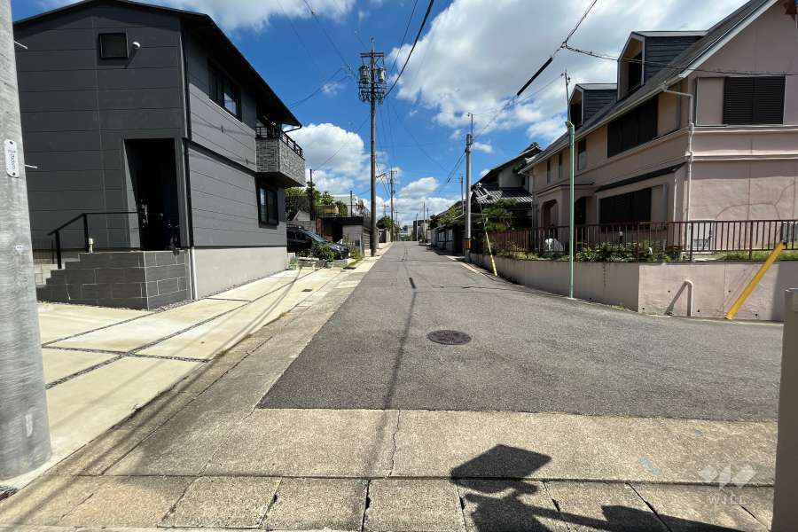 敷地東側の前面道路