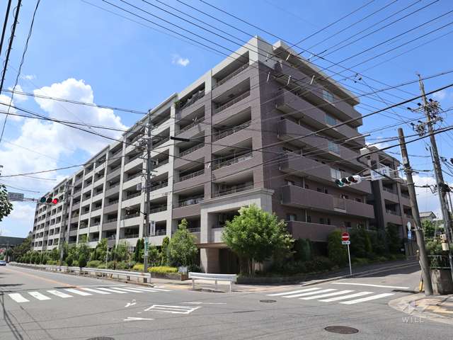 リフィア藤が丘の外観（南東側から）