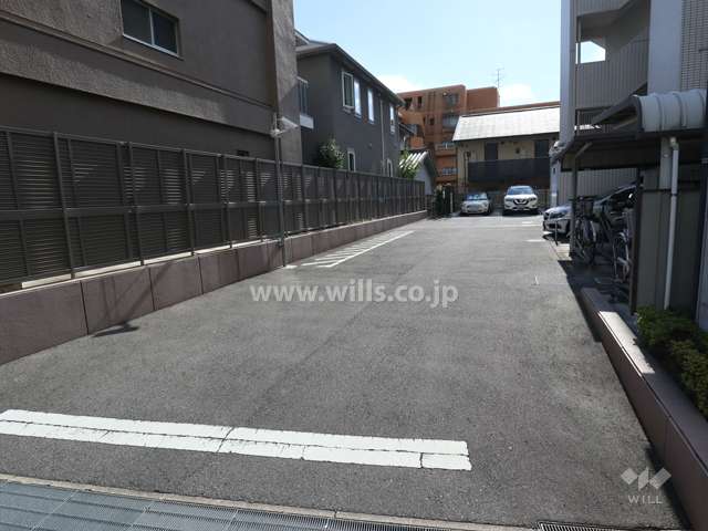 駐車場出入り口