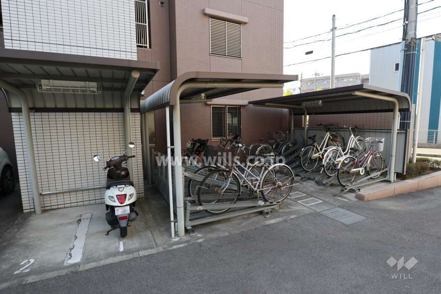 駐輪場とバイク置場