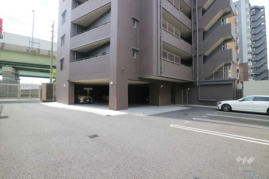 敷地内駐車場（屋外平面式・屋内平面式）