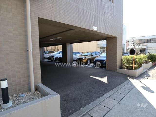 駐車場出入り口