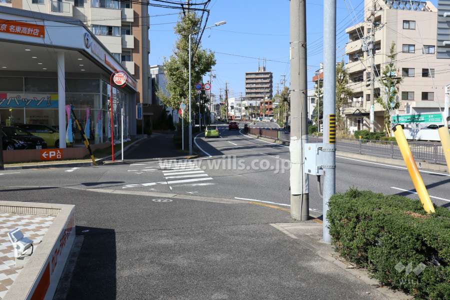 敷地北側の前面道路