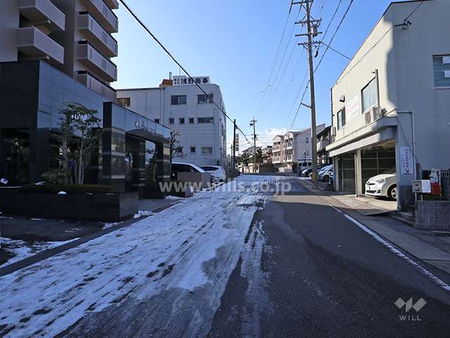 敷地北側の前面道路