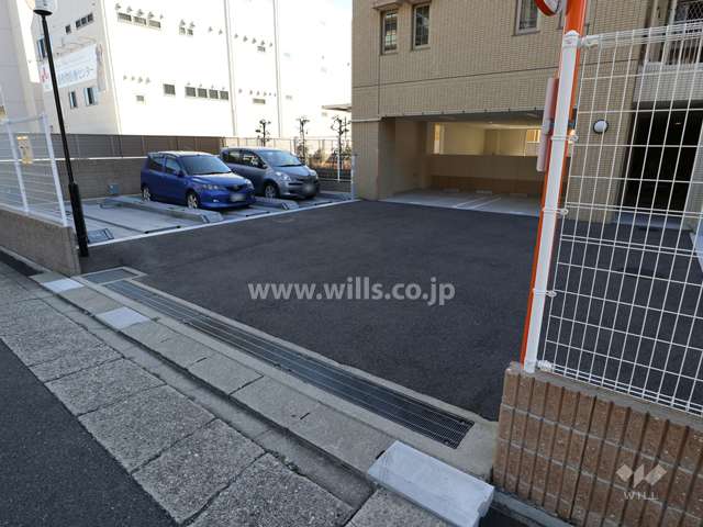 駐車場出入り口