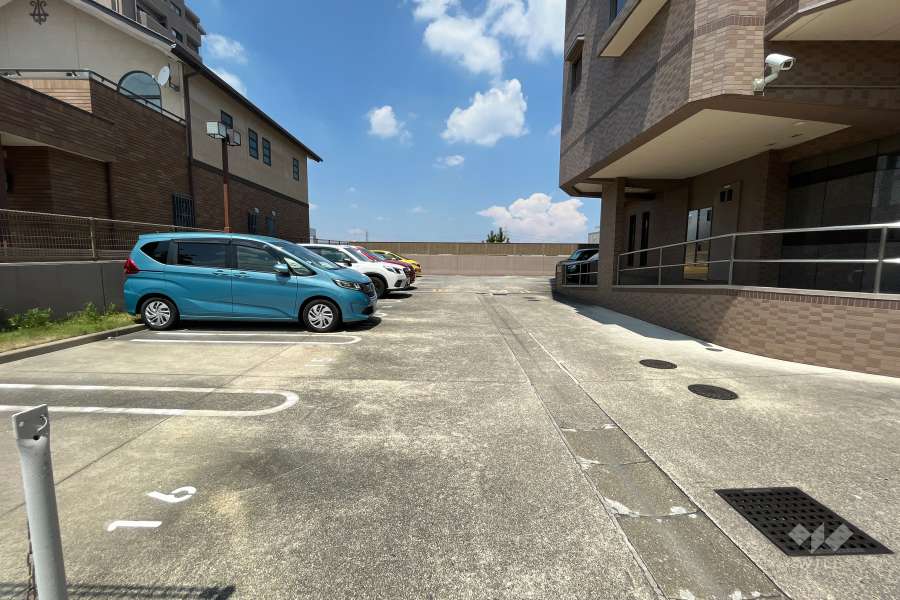 敷地内駐車場（屋外平面式）