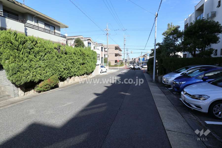 敷地北側の前面道路