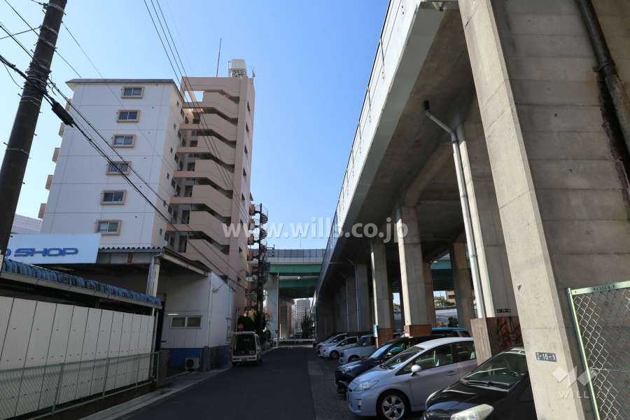 敷地北側の前面道路