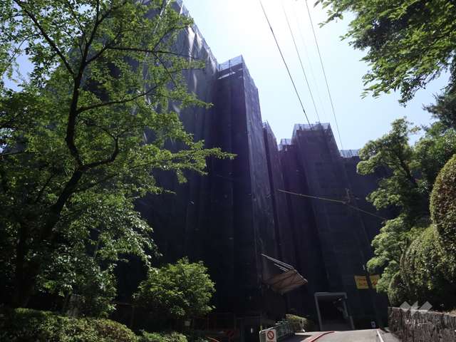 西一社第二団地102号棟の外観(北東側から)