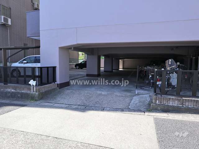 駐車場出入り口