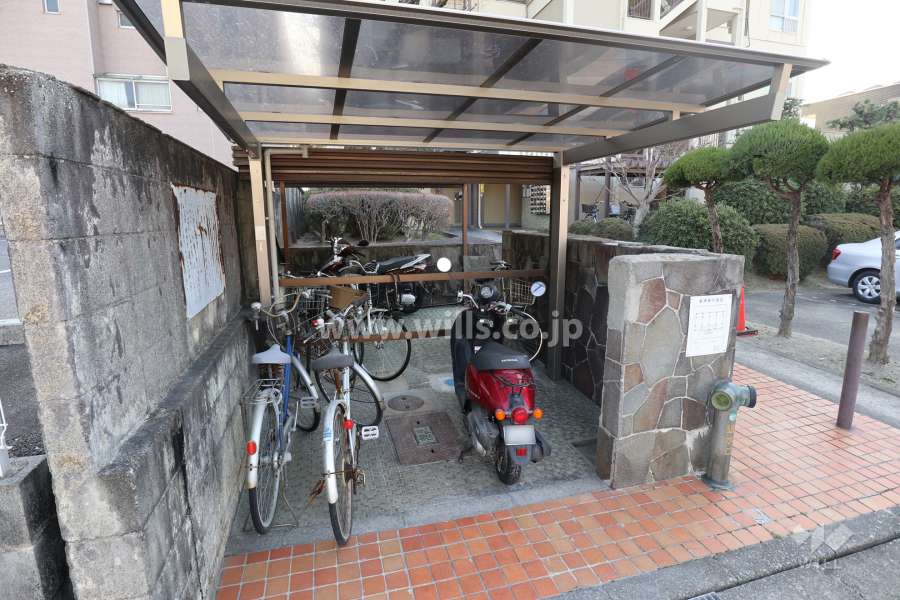 駐輪場とバイク置場