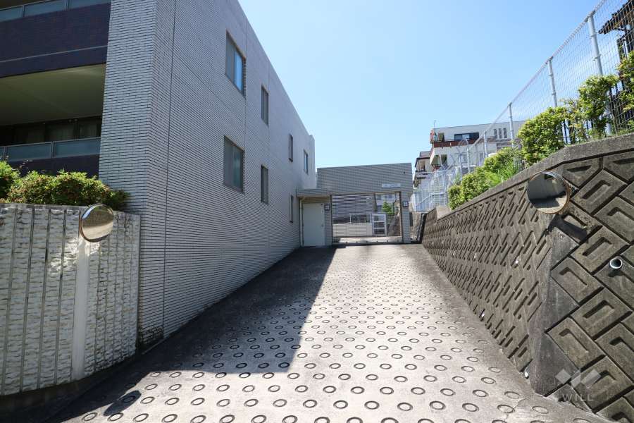 駐車場の出入り口