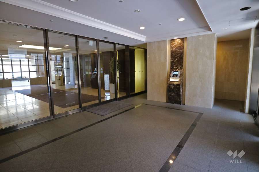 エントランスはオートロック付きです。