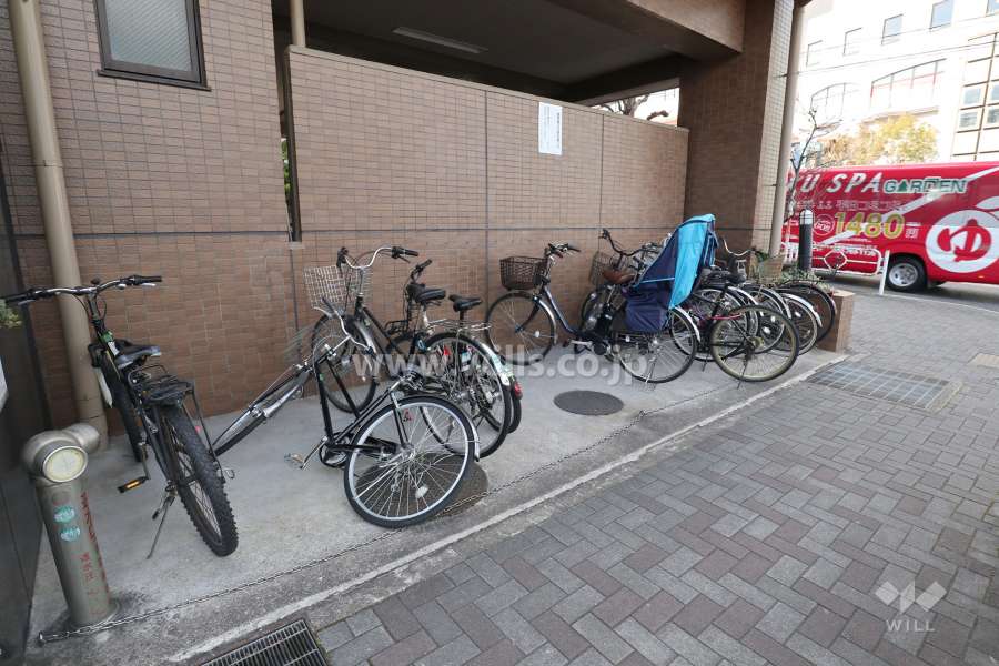 物件の東側前面道路（南側から）