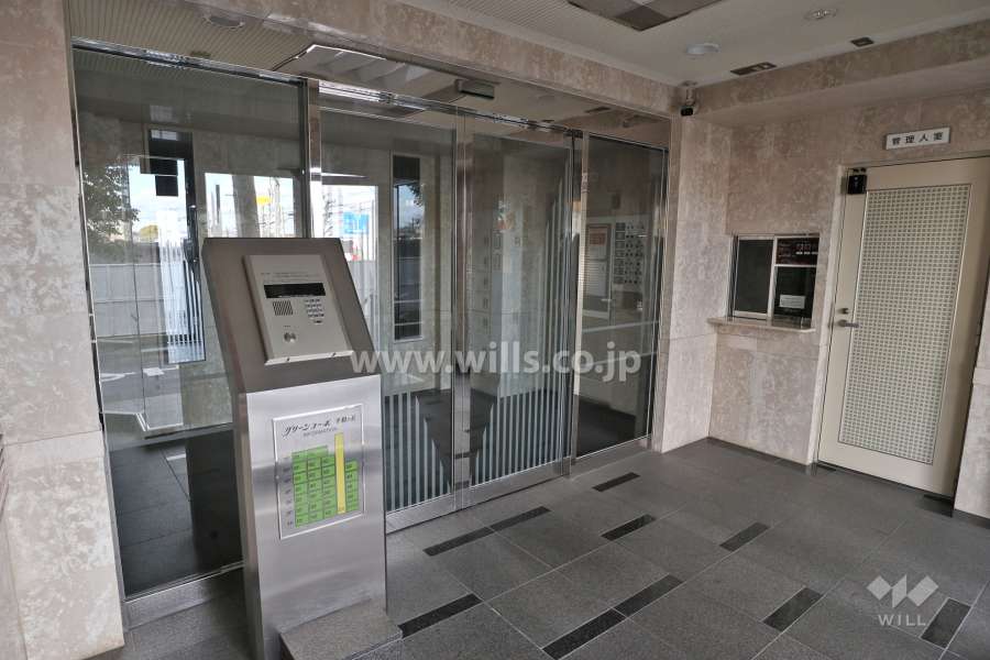 エントランスはオートロック付きです。