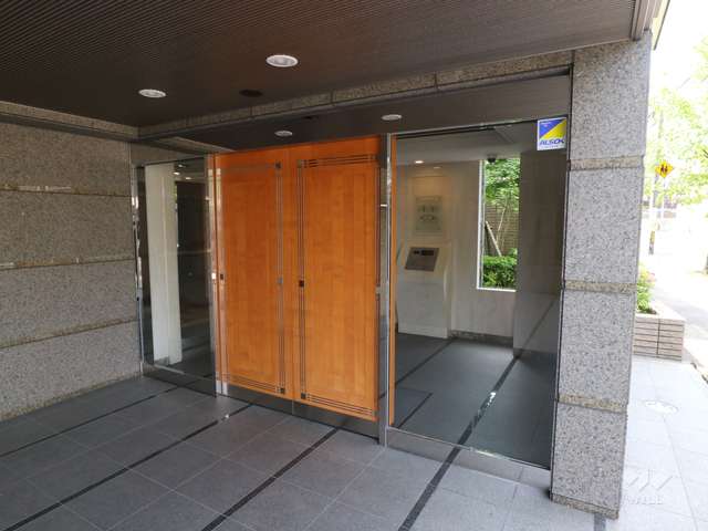 エントランスの扉