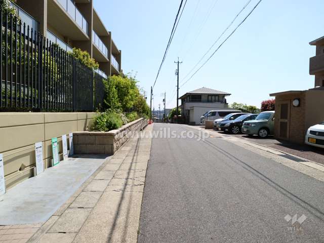 敷地南側の前面道路