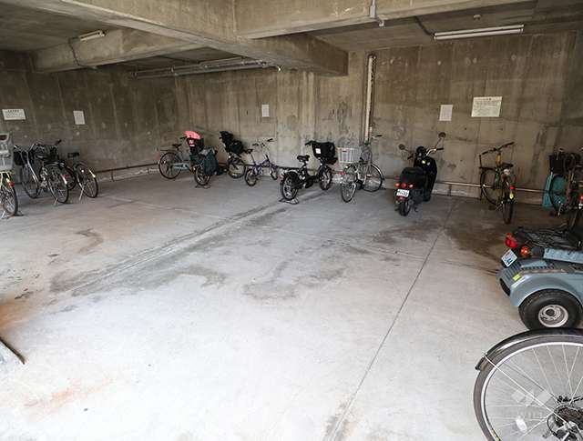屋内に設けられた駐輪場