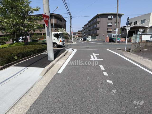 敷地北東側の前面道路