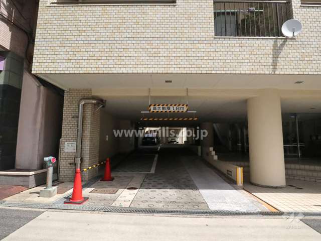 駐車場出入り口