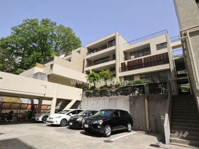 ライオンズマンション虹ヶ丘（D棟・E棟）の外観（南東側から）