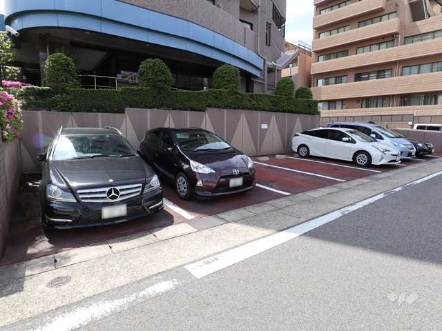屋外平面式駐車場